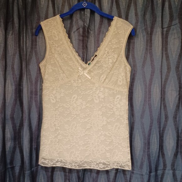 Elegant Cream Lace Sleeveless Top - Picture 1 of 7